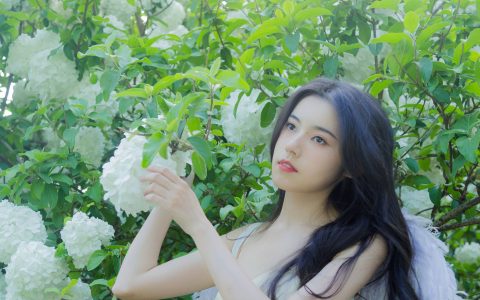 静鏡婧《轻轻》 – YiTuYu艺图语