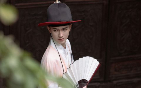 大明少年志古装 帅哥 模特 摄影 – YiTuYu艺图语