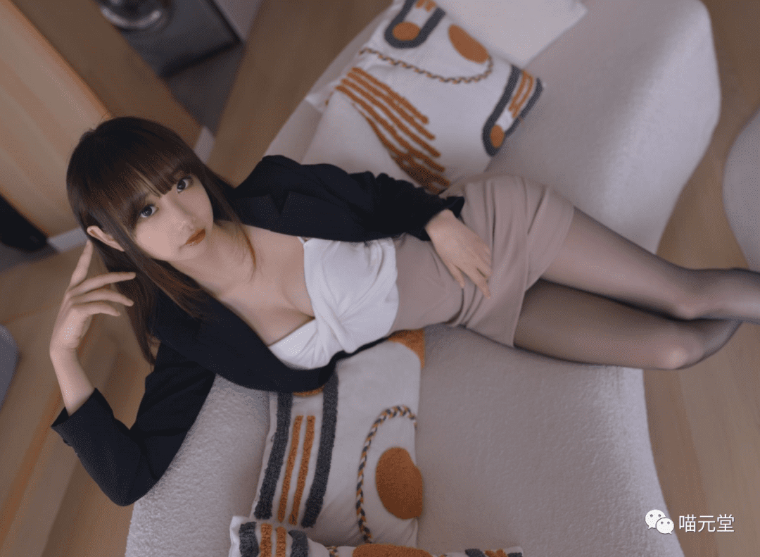 雪琪sama写真~ol后辈出差第一天 cosplay图片资源