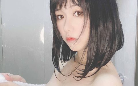 芋圆侑子清纯甜美少女变身销魂女郎，旗袍与短裙展露性感丰腴身材