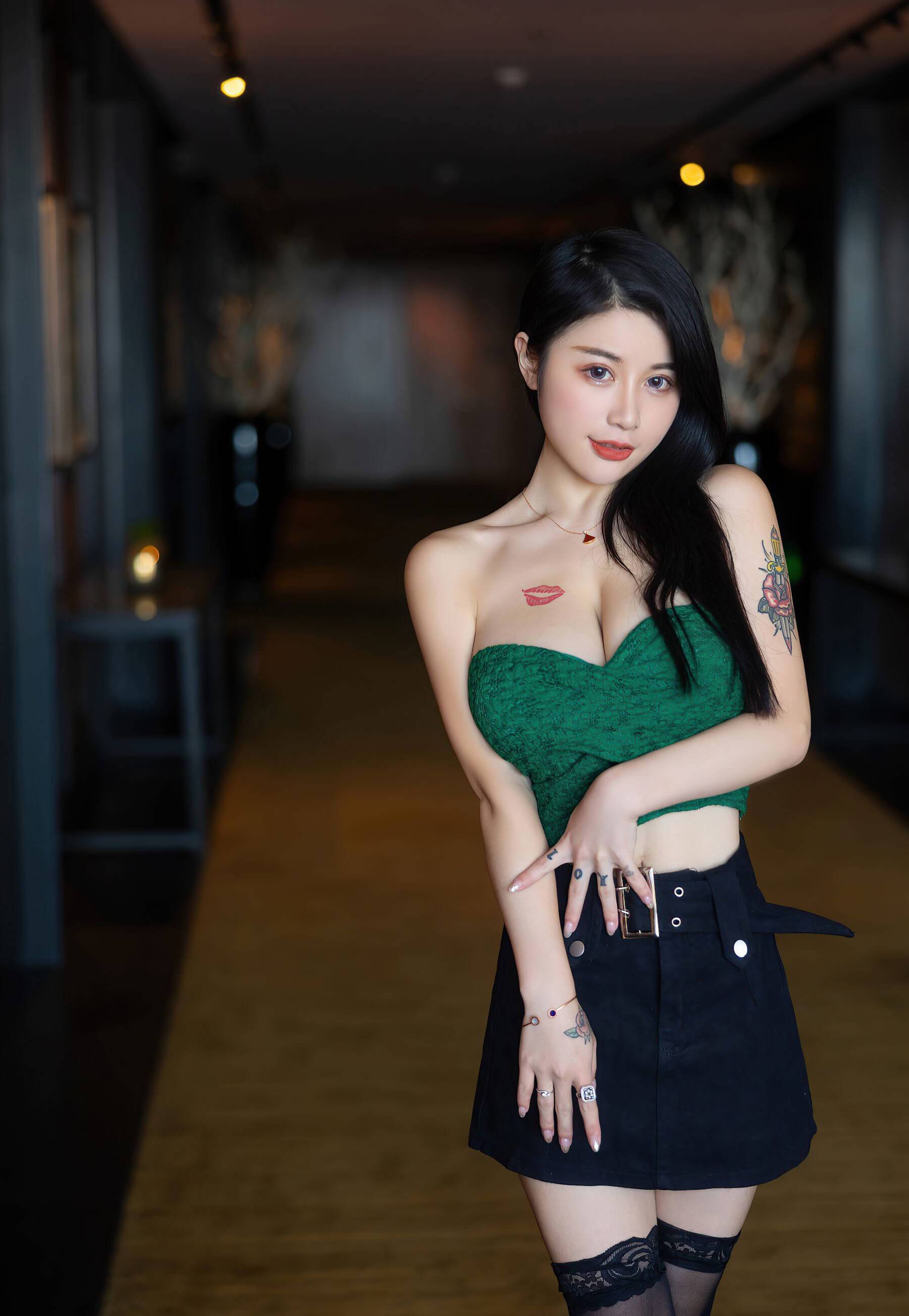 梦丝女神美七Mia，绝美的零零后平面模特-1