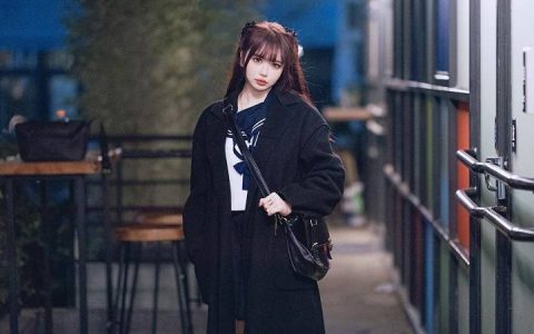 Tina很妖孽呀霸气十足的不良JK风格,让你沉醉其中