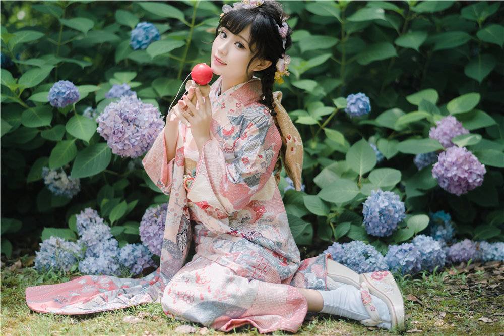 花柒Hana动漫博主角色复刻神人，精致布娃娃般的萌妹子-1