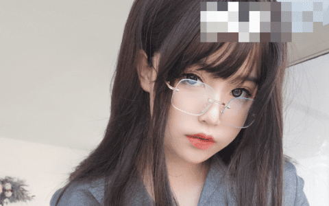 女主K沉默的学姐展现内心力量,优雅时尚引发思考与感动