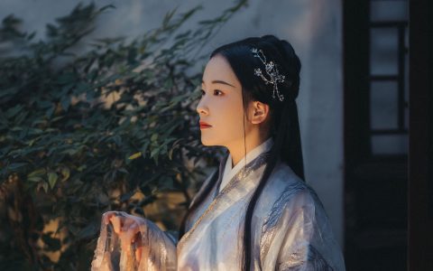 淡蓝色忧伤静流淌《南歌子》 – YiTuYu艺图语
