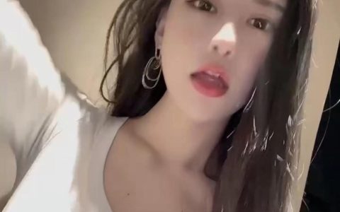 奶白鹿神微密圈资源中的多面风格,从都市优雅到度假风情