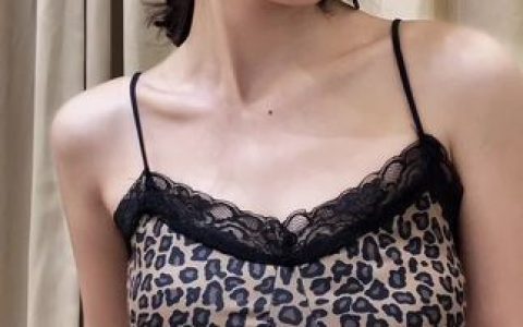 闰节很赞微密圈作品资源，闪耀银色星星的深蓝裙摆