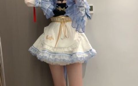 抖音林扣弦微密圈作品时尚穿搭惊艳亮相,吊带装扮引发追捧