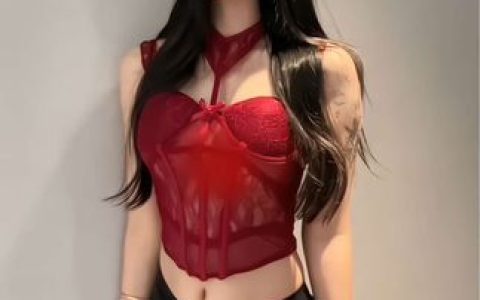 流行风向标鱼神微密圈作品推荐，如何穿搭透明连体服装展现独特魅力