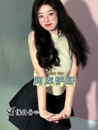 美女博主臭屁楠吖微密圈作品展示满族文化穿搭，凤凰图案旗袍独具魅力