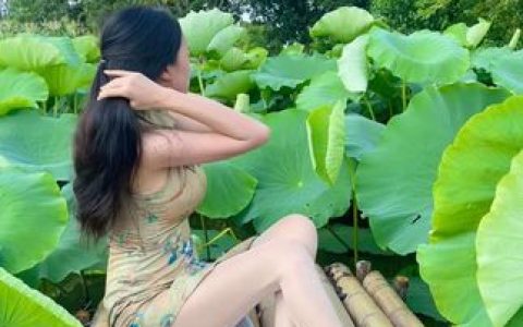 喵小猫吃柠檬微密圈作品展示维吾尔族文化,传统刺绣短裙的时尚搭配