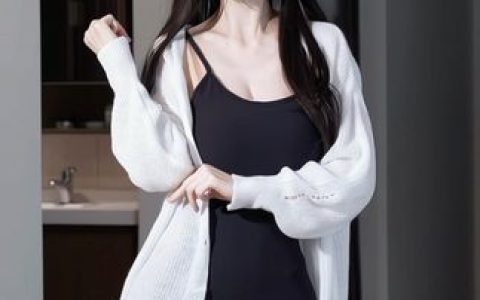 鹿八岁baby微密圈圈子作品展示简约时尚，西装外套与牛仔裤完美搭配