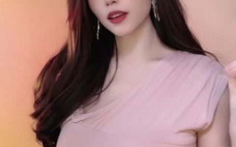 吃糖吐泡泡微密圈作品最不科学身材美女,成都春熙路街拍圣地引发热议