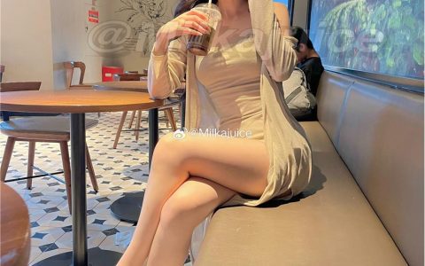 微密圈网红牛奶里的果汁图集作品，独特风格展现高超摄影技艺