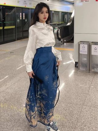 Sia不吃鱼微密圈照片赏析彰显美丽魅力，瞩目红人的颜值与身材