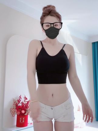抖音创作者小小忽忽吖遭遇微密圈视频流出，引发用户隐私保护热议