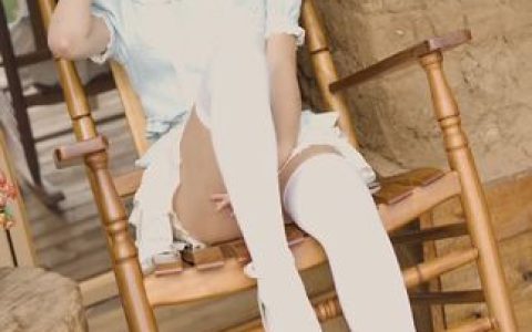 蠢沫沫微博推广《梦姬Freya》电子版,独特光绘摄影引发粉丝热议
