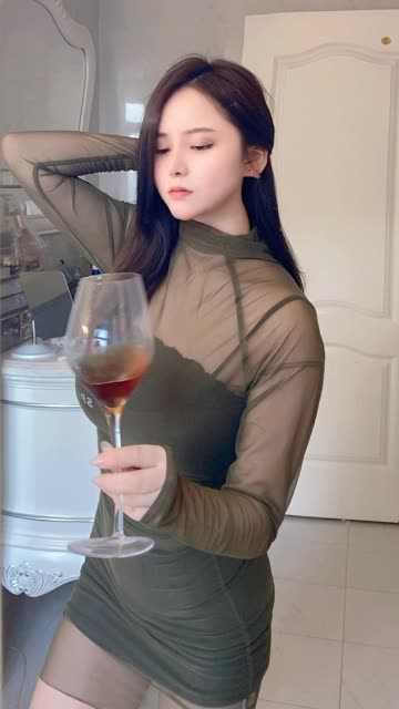 奔跑的晶骡儿红酒视频在哪里看？视频资源获取攻略