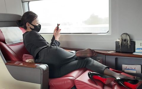 脸红Dearie高铁之旅分享,感受她的旅行故事