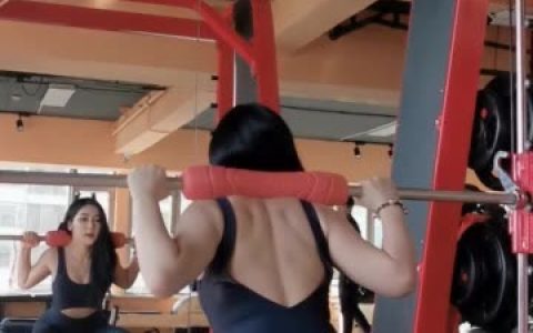 120斤的小王同学的微密圈秘密,了解她的私密圈子