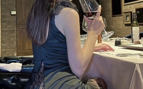 就是阿朱啊在三人斗地主中的角色,回顾阿朱在综艺节目中的表现