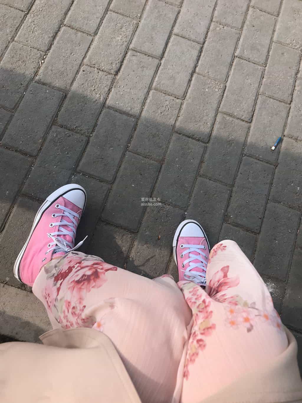 安乔乔儿微博最新动态，网红生活即时更新
