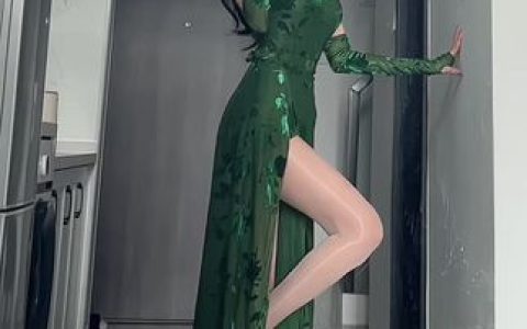 如何看待女刺客微密圈06月18日专属黑丝？解析背后的含义