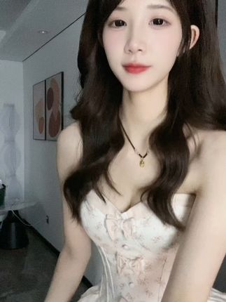 02uiii跳舞时的幽默瞬间，让我们一起笑出声的舞蹈时刻