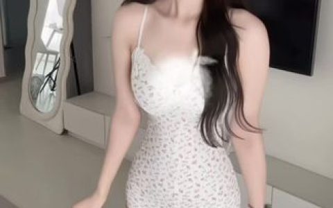 快手小岚岚跳舞视频和定制舞蹈分析,对比快手小岚岚跳舞视频与私人定制舞蹈