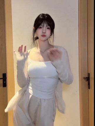 02uiii早期视频中的舞蹈演绎，如何从一个新手进化成今天的舞蹈达人