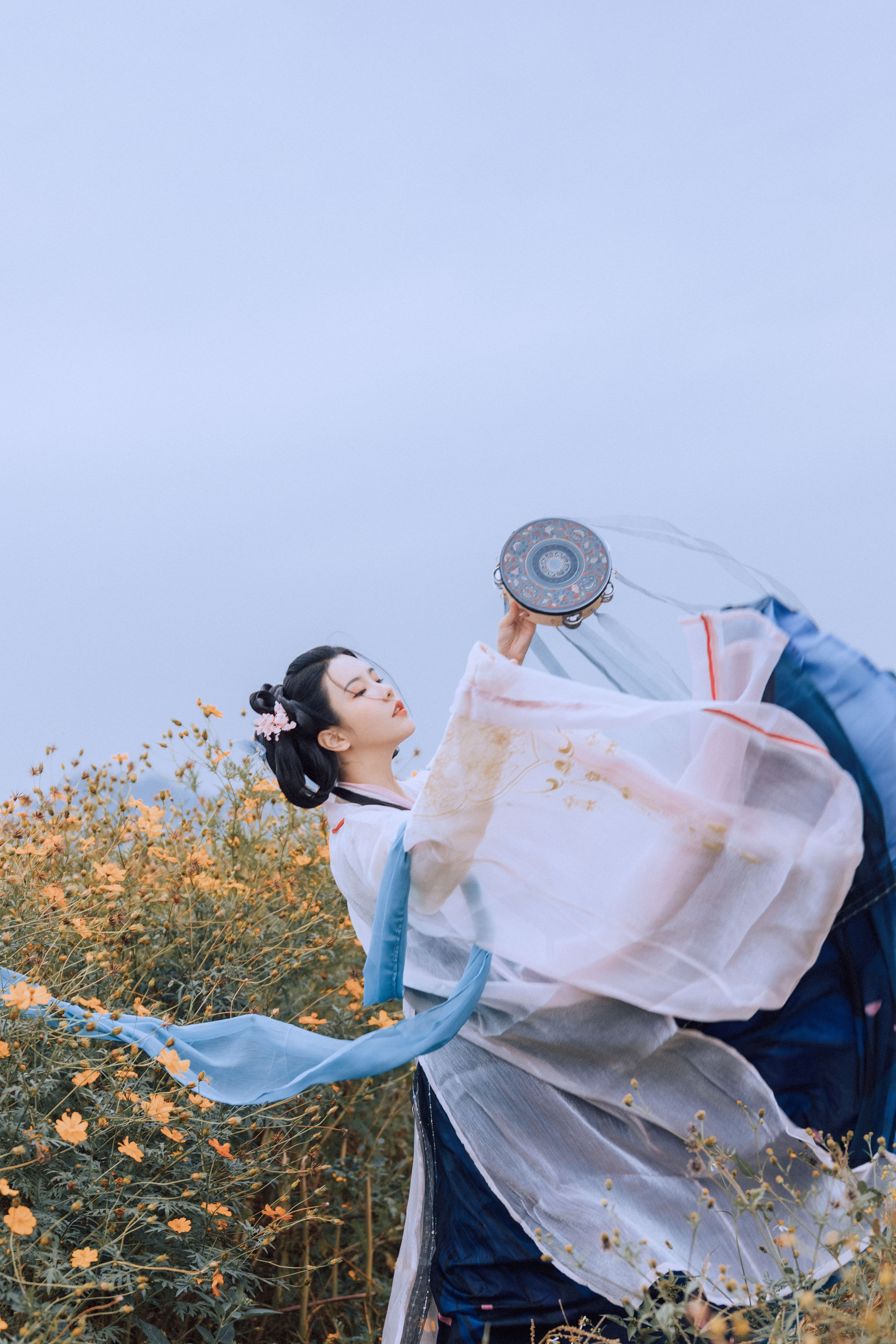 [YiTuYu艺图语] 三重子-kiki《秋日芳菲》 好看的4K高清无水印纯欲妹子意境唯美写真完整版图集