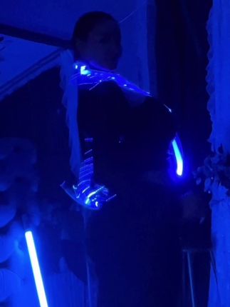 魅润希大摆锤跳舞表演，热门动作解析与舞蹈风格