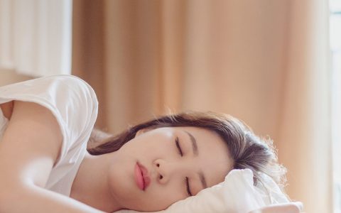Jenny《独自醒来》 – YiTuYu艺图语