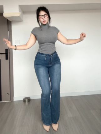 微密圈可爱的肉巴性感视频，黑丝女神的独特魅力无法抵挡