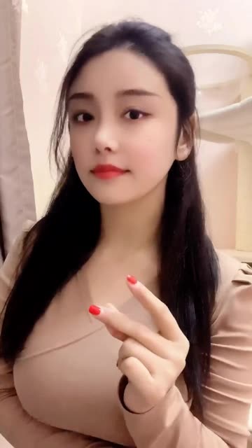 抖音奶雯的微密圈里有什么？将时尚进行到底