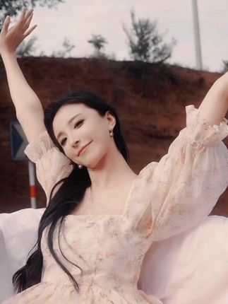 李嘉欣97身高体重揭秘，完美比例背后的健康秘诀