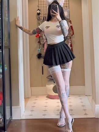 卡通百科老王的圈子照片曝光，了解她的私人生活