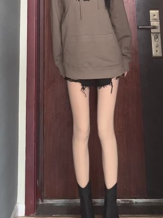 抖音巨恶小锯鳄微密圈，清一色长腿魅力照片分享