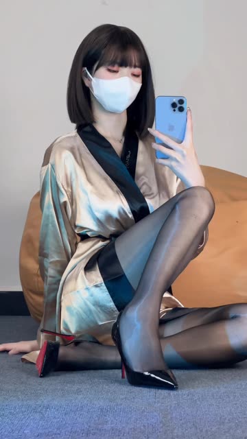 抖音白龙猫女微密圈红底极光造型大揭秘，白龙猫女最新微密圈造型，红底极光不容错过