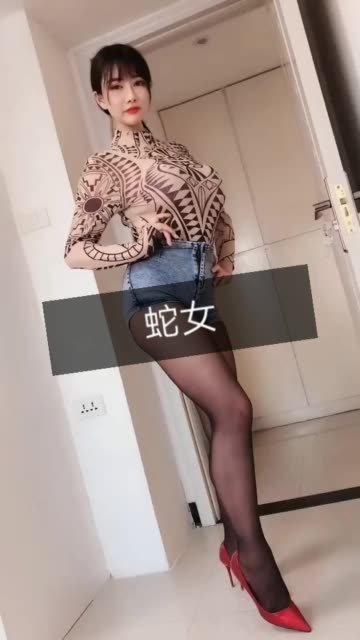 二姐疼你极品身材视频精选，性感与优雅并存的舞蹈视频