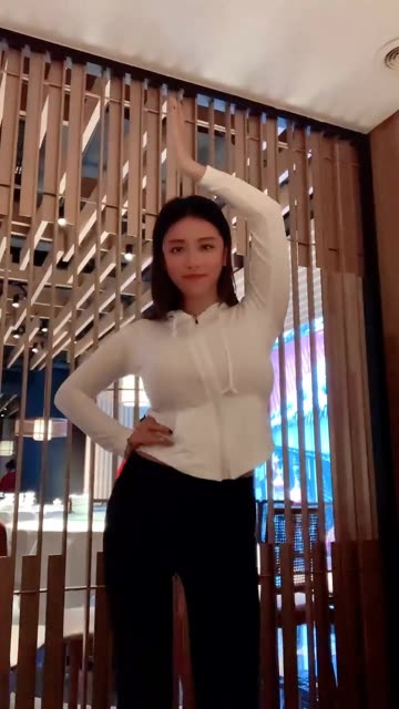 抖音奶雯的微密圈里有什么？将时尚进行到底