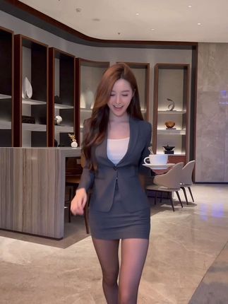 快手小岚岚早期视频曝光，她是如何从普通主播走向爆红的？