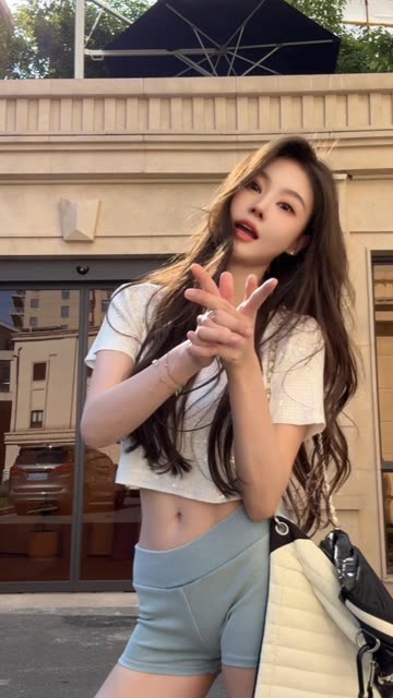 两小时主播洛幽幽直播秀，观众好评如潮的内容回顾