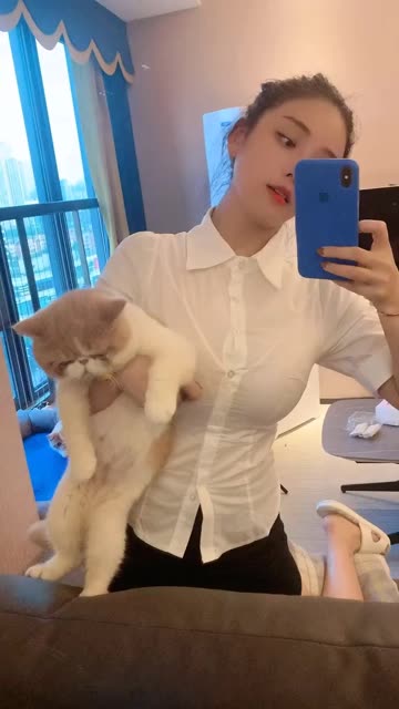 抖音奶雯的微密圈里有什么？将时尚进行到底