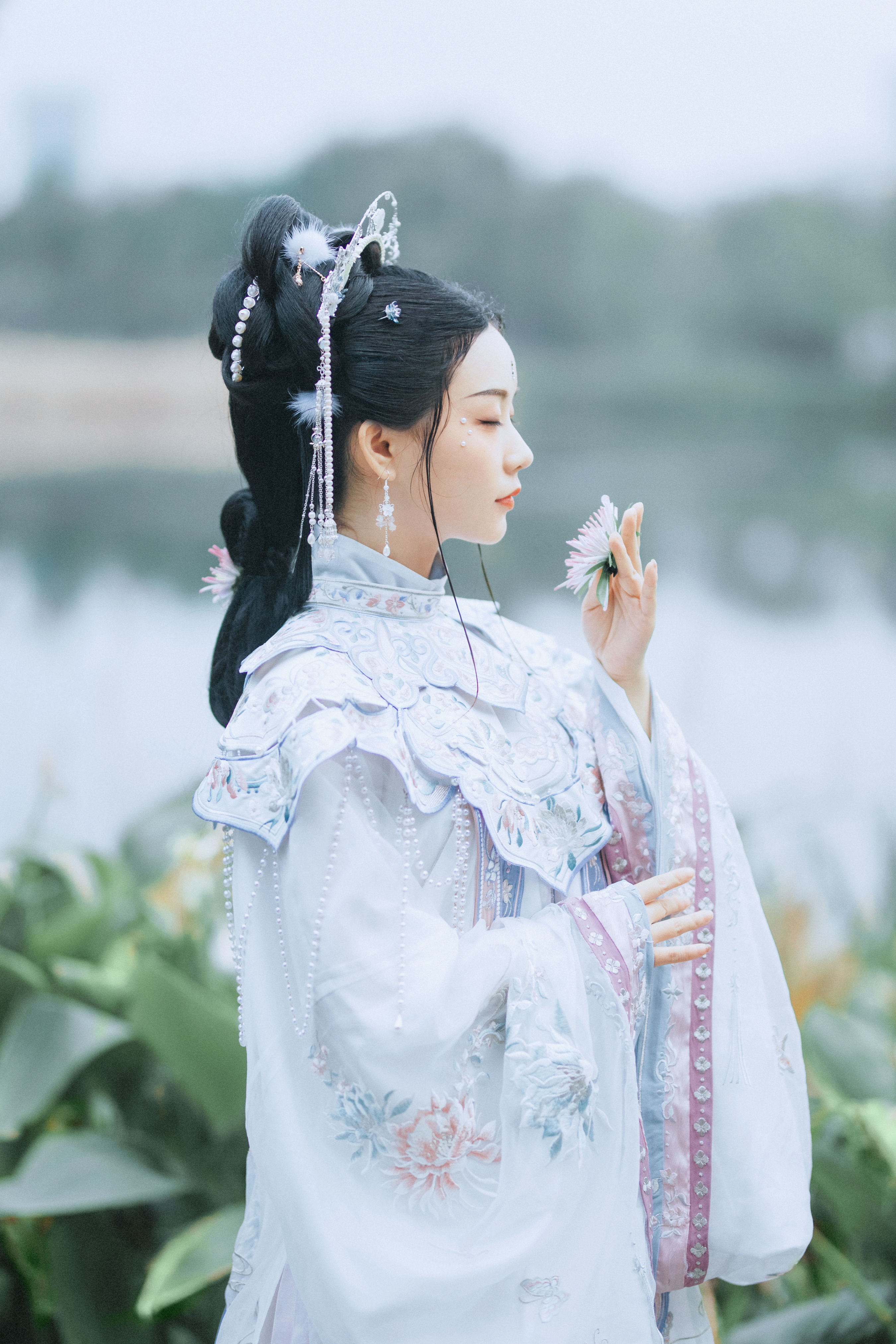 [YiTuYu艺图语] xxSilver《清寒里》 好看的4K高清无水印纯欲妹子意境唯美写真完整版图集