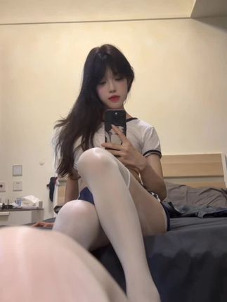 抖音美女晴天小猪本猪微密圈，穿搭与文案的双重诱惑