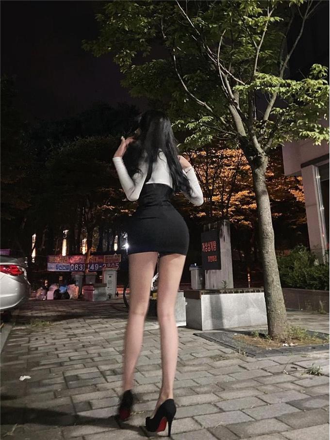 软糖熊直播热舞现场，高人气舞蹈片段一览