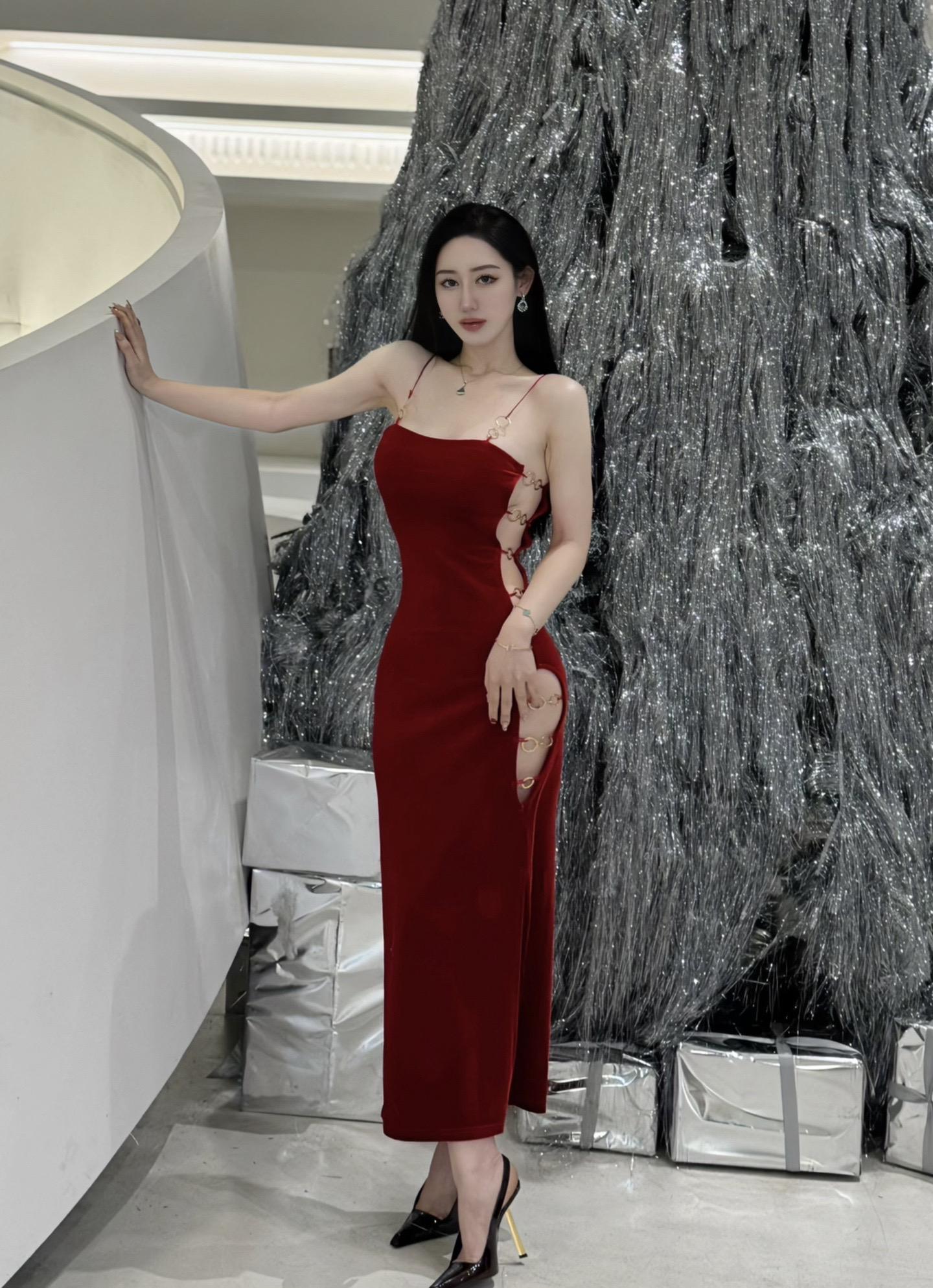 不爱笑的赛琳微密圈付费写真，创作背后的心血与回报