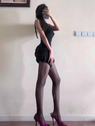 微博网红纪念小小V，微密圈付费私房写真