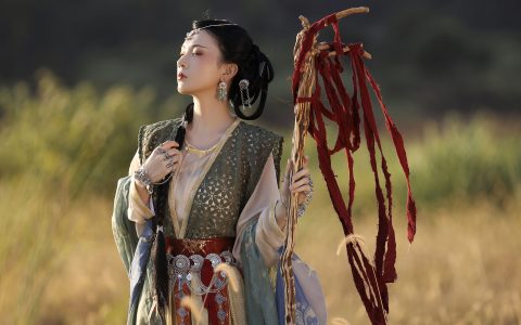 芝芝琪《苗疆·祭司》 – YiTuYu艺图语